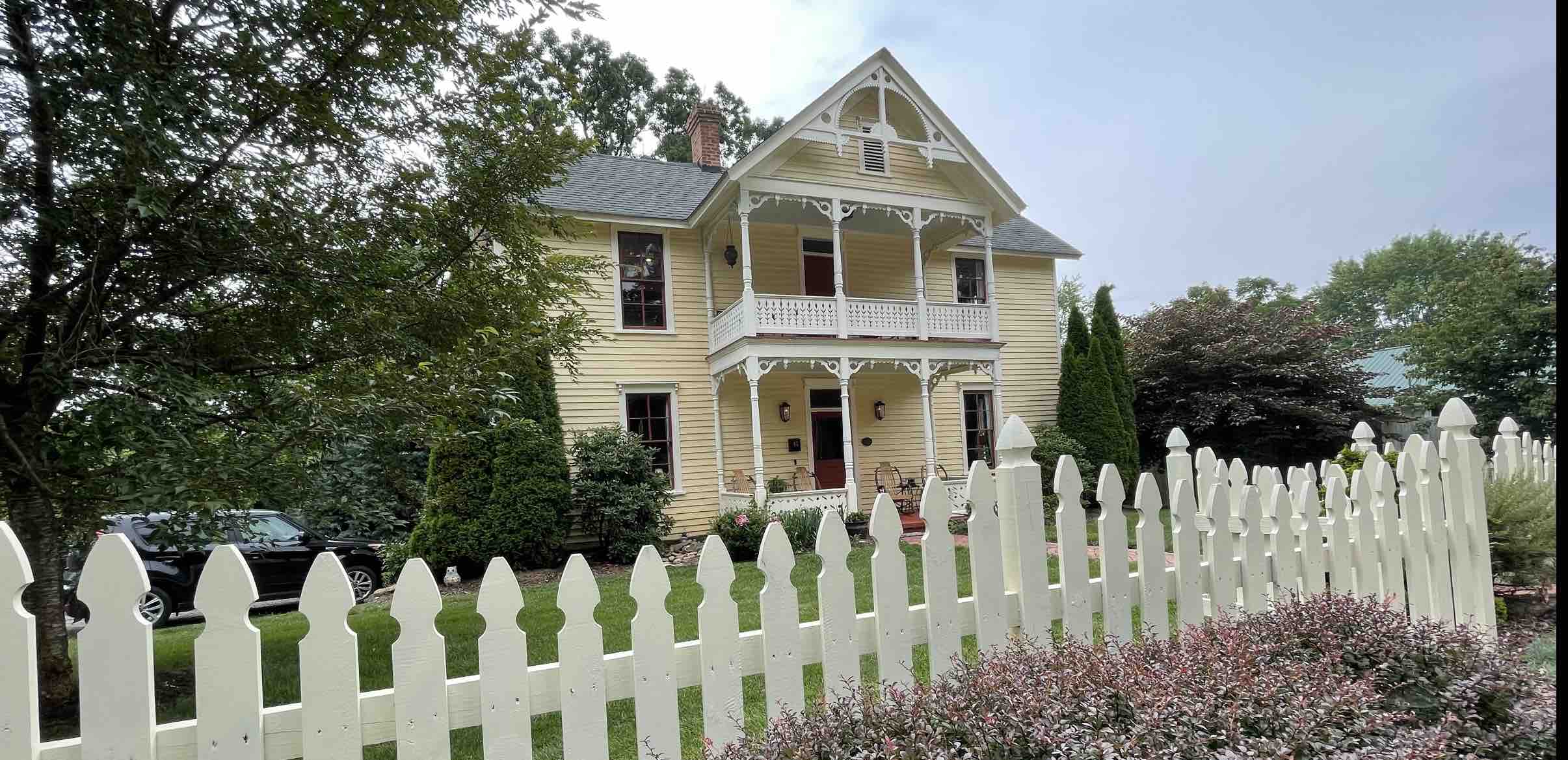 Walk to AVLs TOP cafes, pubs, restaurants, rafting in 28806, Asheville