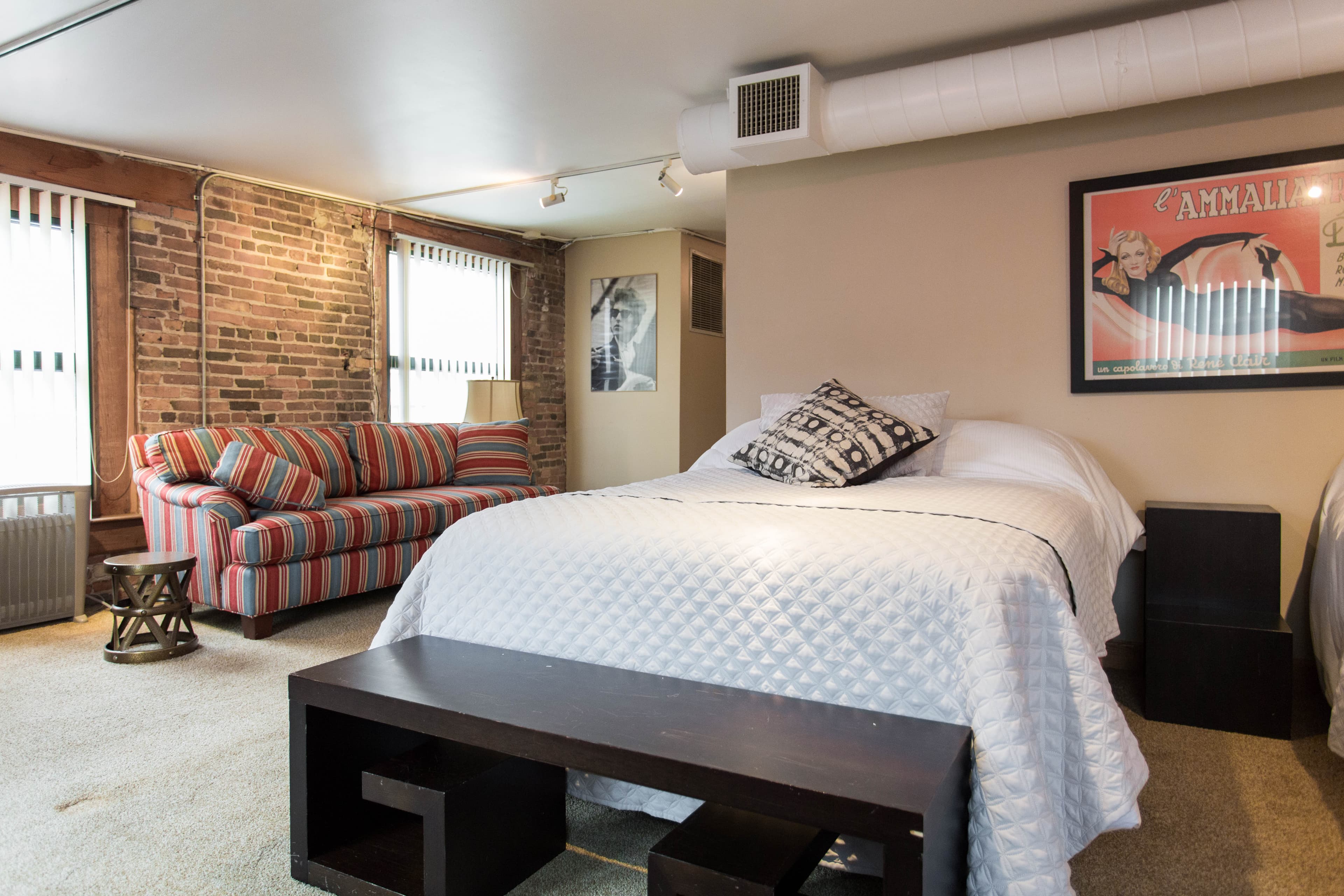 "The Annex II" Huge 1,600 Sq foot Apartment in Near West Side, Chicago